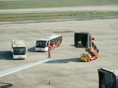 Photo Charter Bus vs Flying